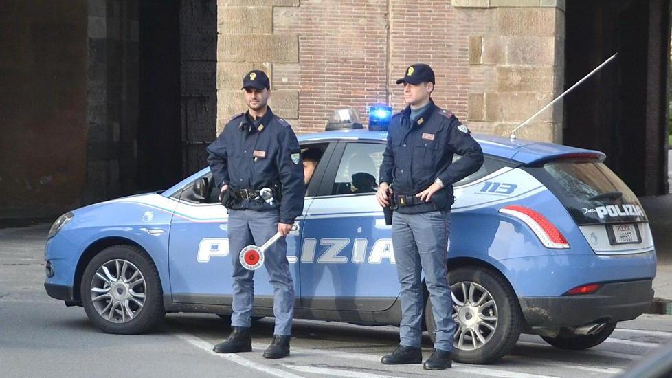 Estorce soldi all’amico biker