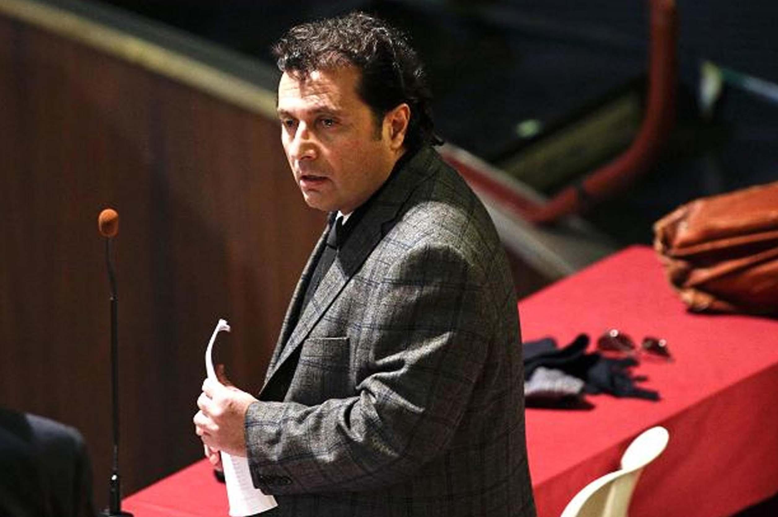 Schettino: "Per l’Isola dei Famosi volevo un’offerta scritta per esibirla e stracciarla"