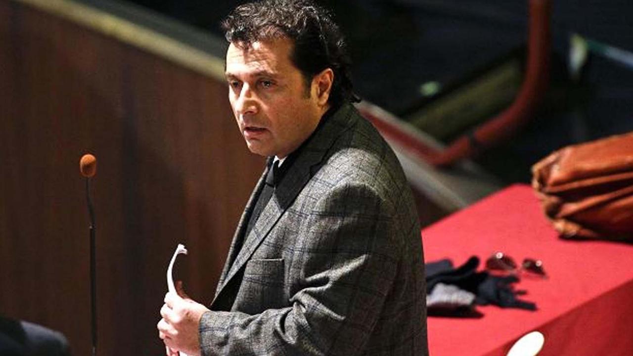 Schettino: "Per l’Isola dei Famosi volevo un’offerta scritta per esibirla e stracciarla"