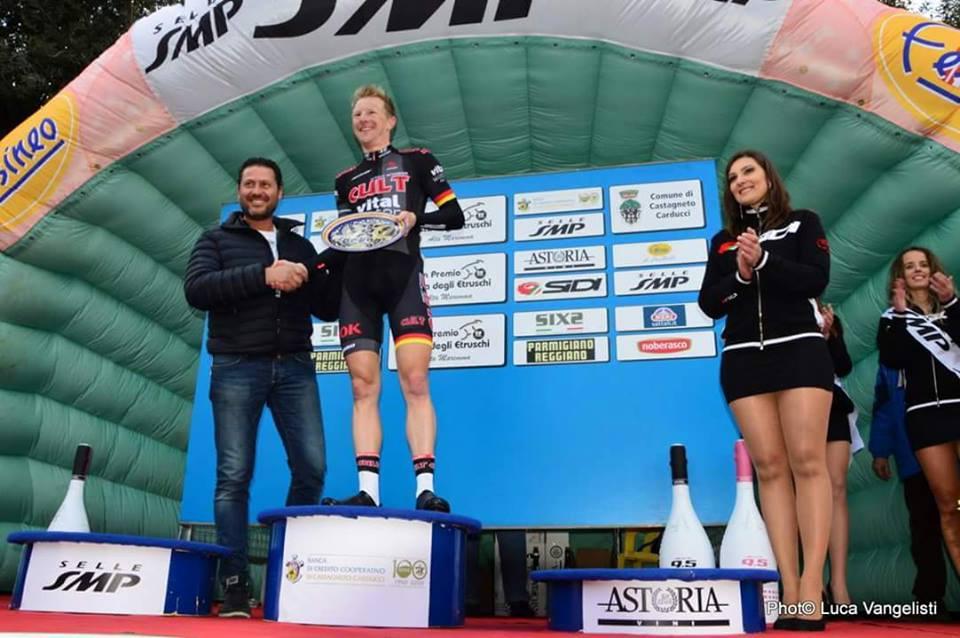 Alessandro Soraci durante una premiazione al Gran premio Costa degli etruschi