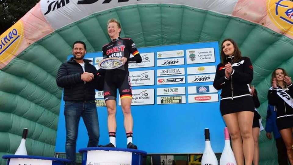 Alessandro Soraci durante una premiazione al Gran premio Costa degli etruschi