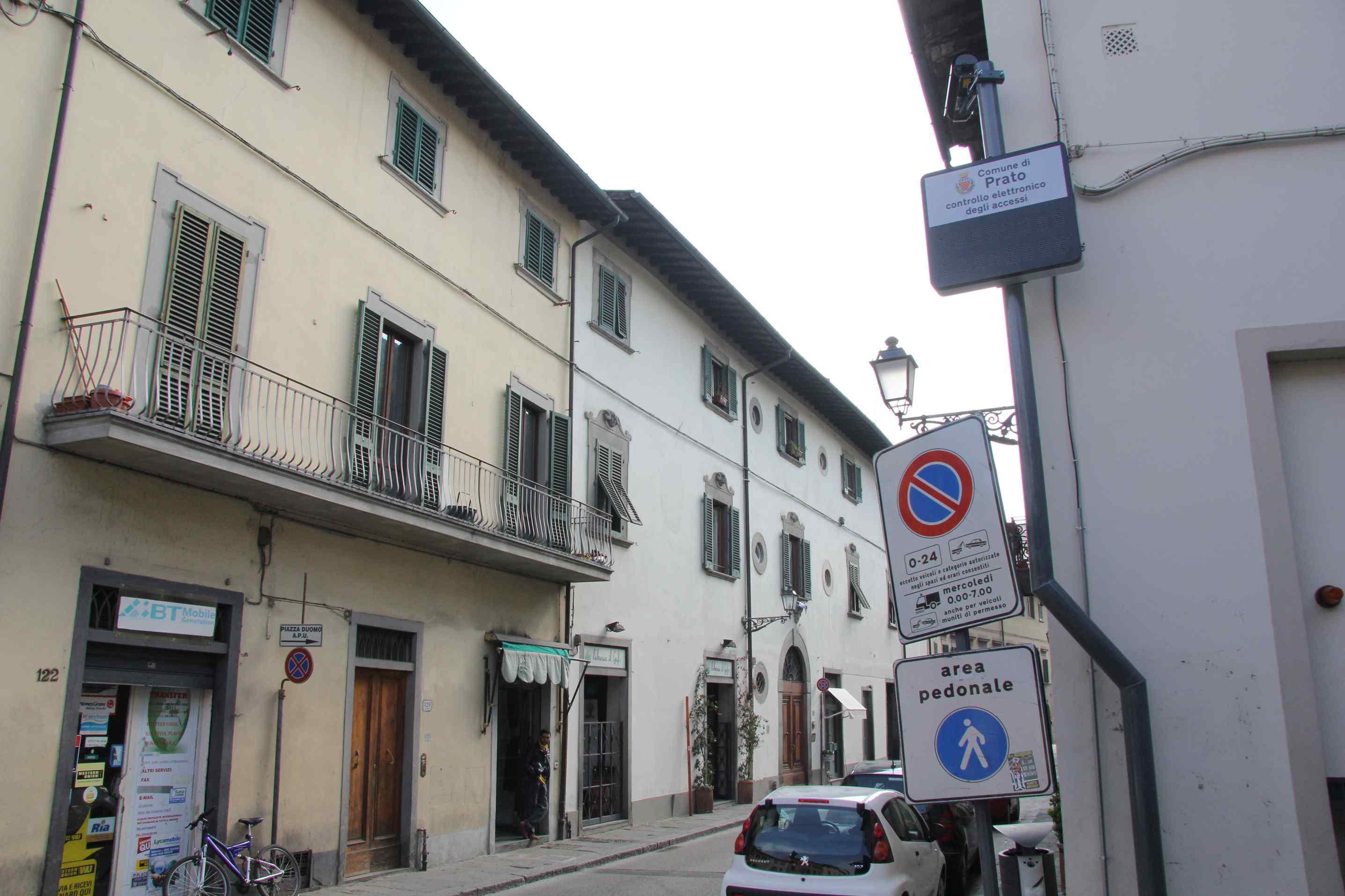 Uno dei sei accessi: via Tintori