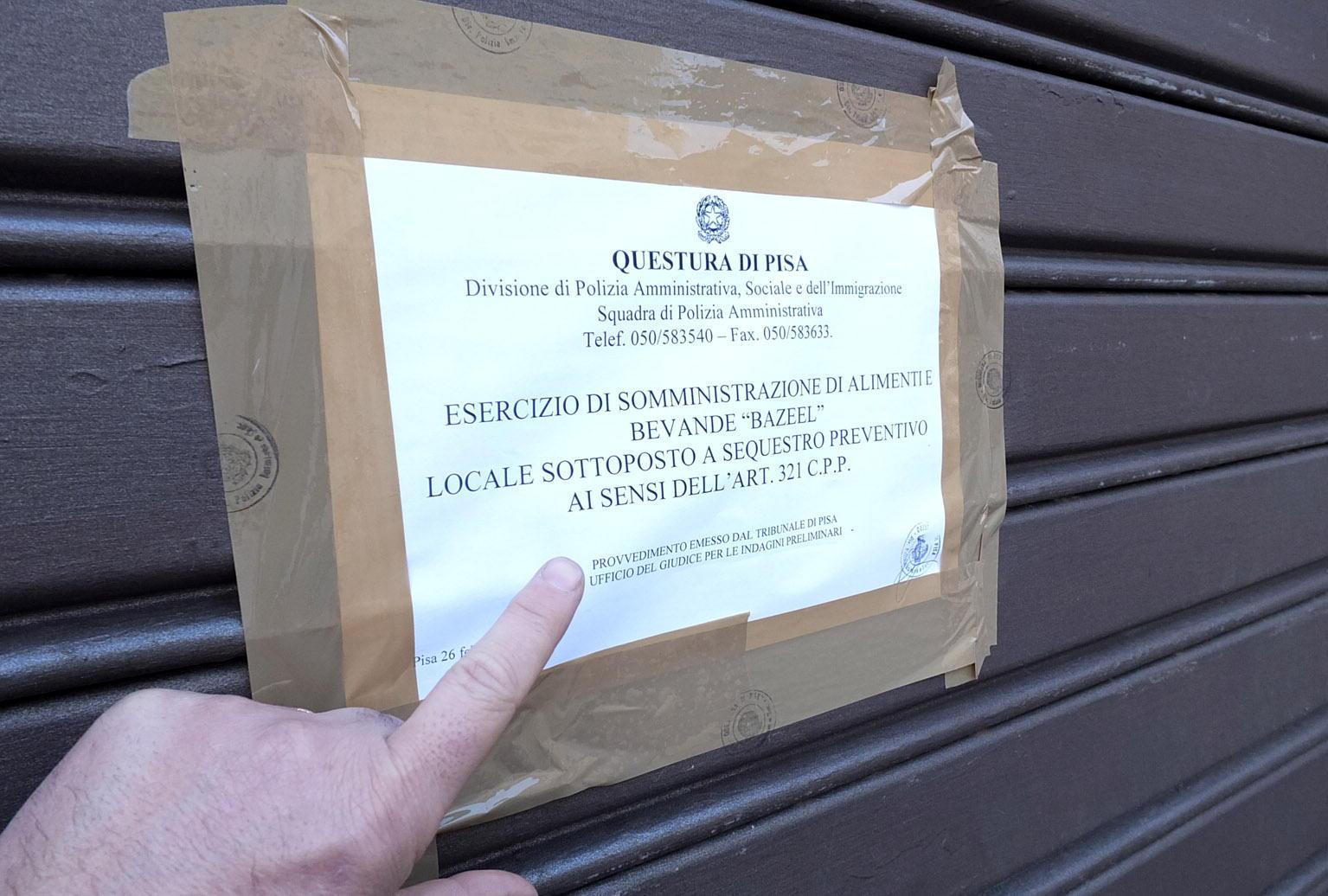 L'avviso del sequestro del locale Bazeel