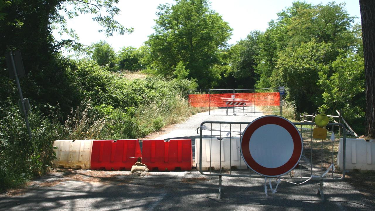 L'interruzione per frana su via della Giunca