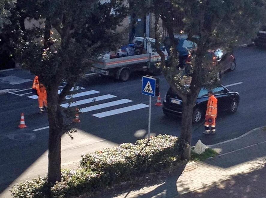 Ecco le strisce pedonali in via Giulio Cesare