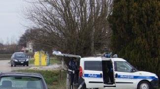Travolta appena scesa dal bus