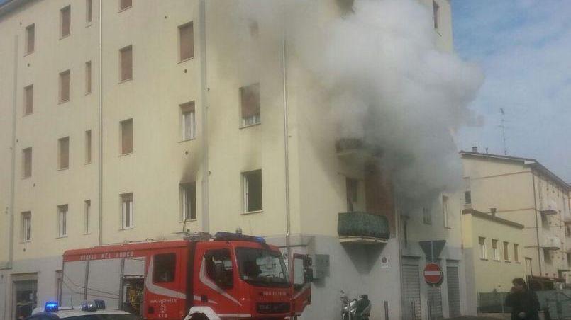 Incendio in casa, due donne salve