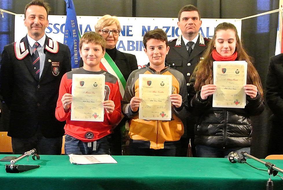 Tre alunni premiati per rendere omaggio a Daloiso 