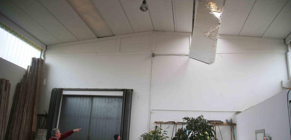 Volo dal tetto, l’artigiano è grave 