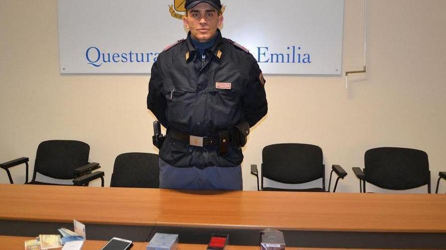 Carte di credito rubate per comprare profumi