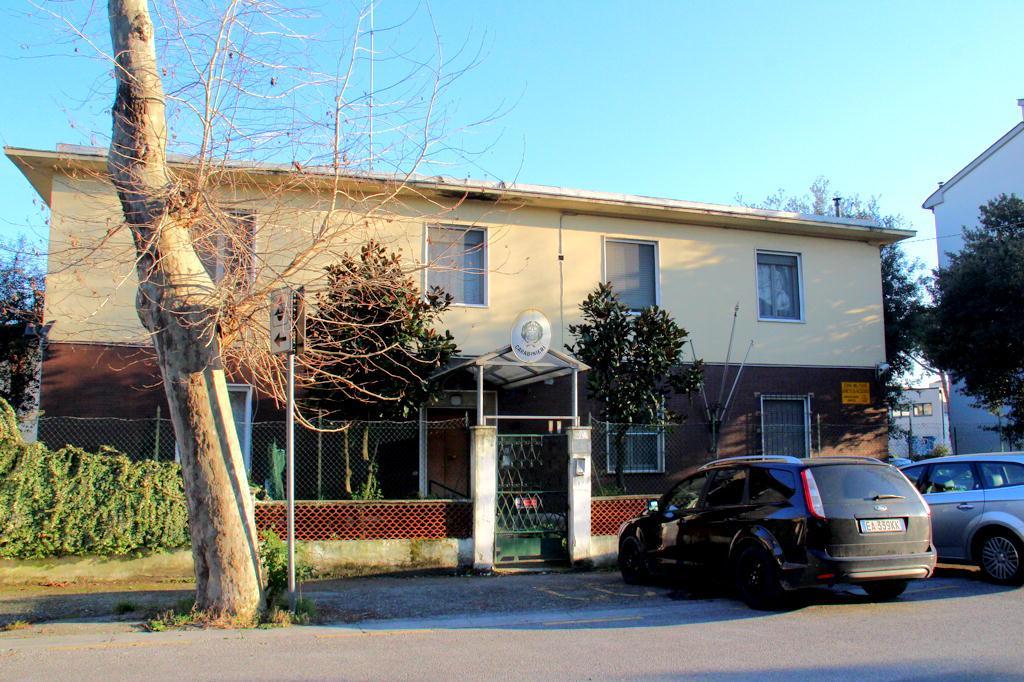 La stazione dei carabinieri di Stagno