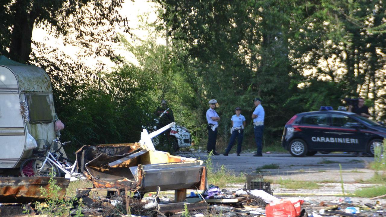 Blitz al campo nomadi, trovata refurtiva