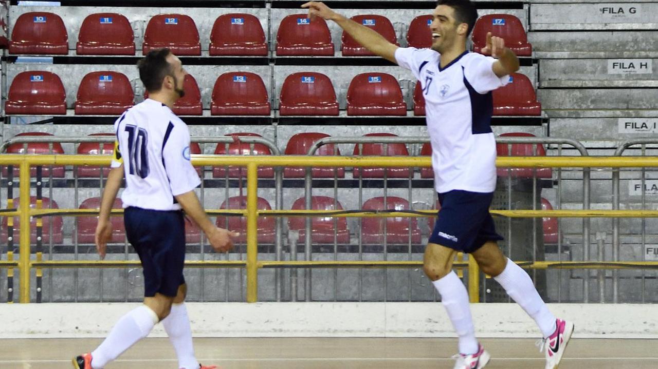 Apruzzese e Balestri festeggiano un gol
