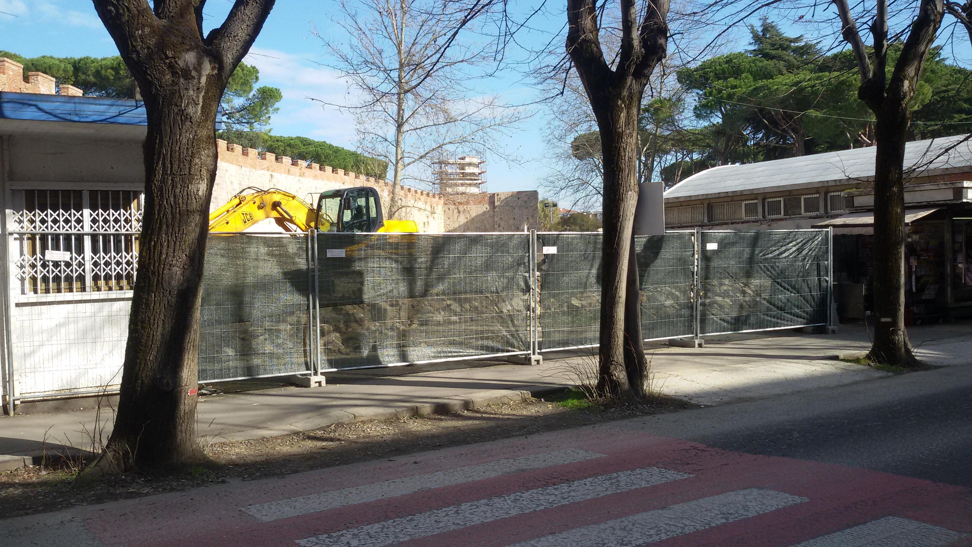 Abbattuto il muro: un parco urbano in via San Francesco 