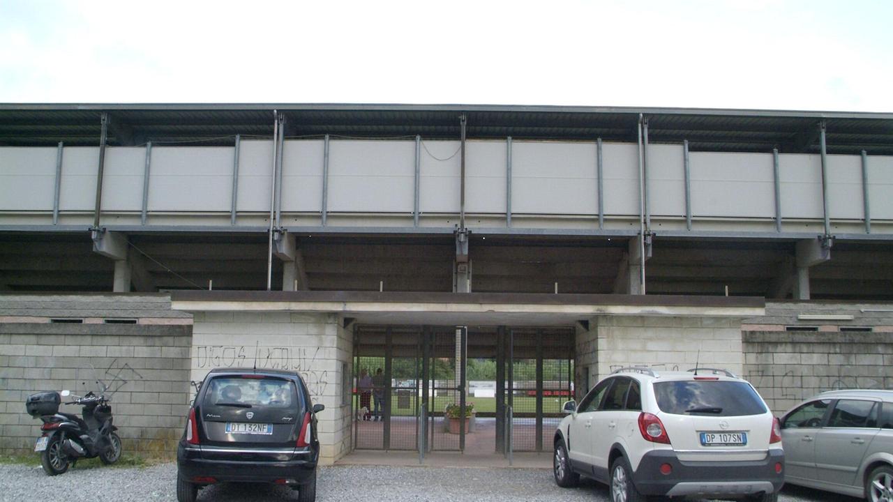 L'ingresso del campo sportivo di Saltocchio