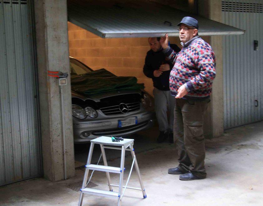 I ladri svuotano i garage del condominio 