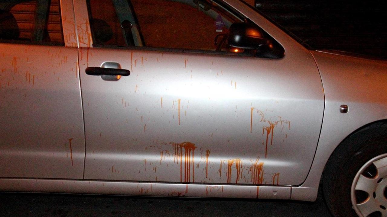 L'utilitaria macchiata di sangue