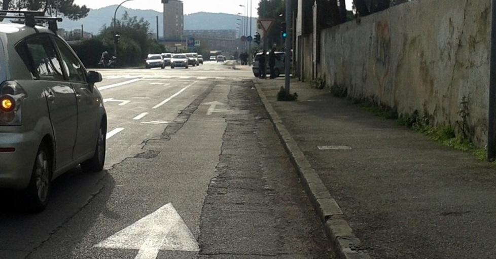 In via Caduti del Lavoro asfalto ko 