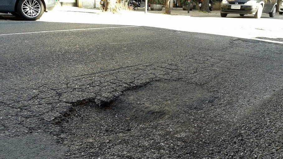 Il viale Mameli è un inno... al cratere