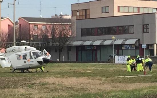 Cade in cantiere da cinque metri 