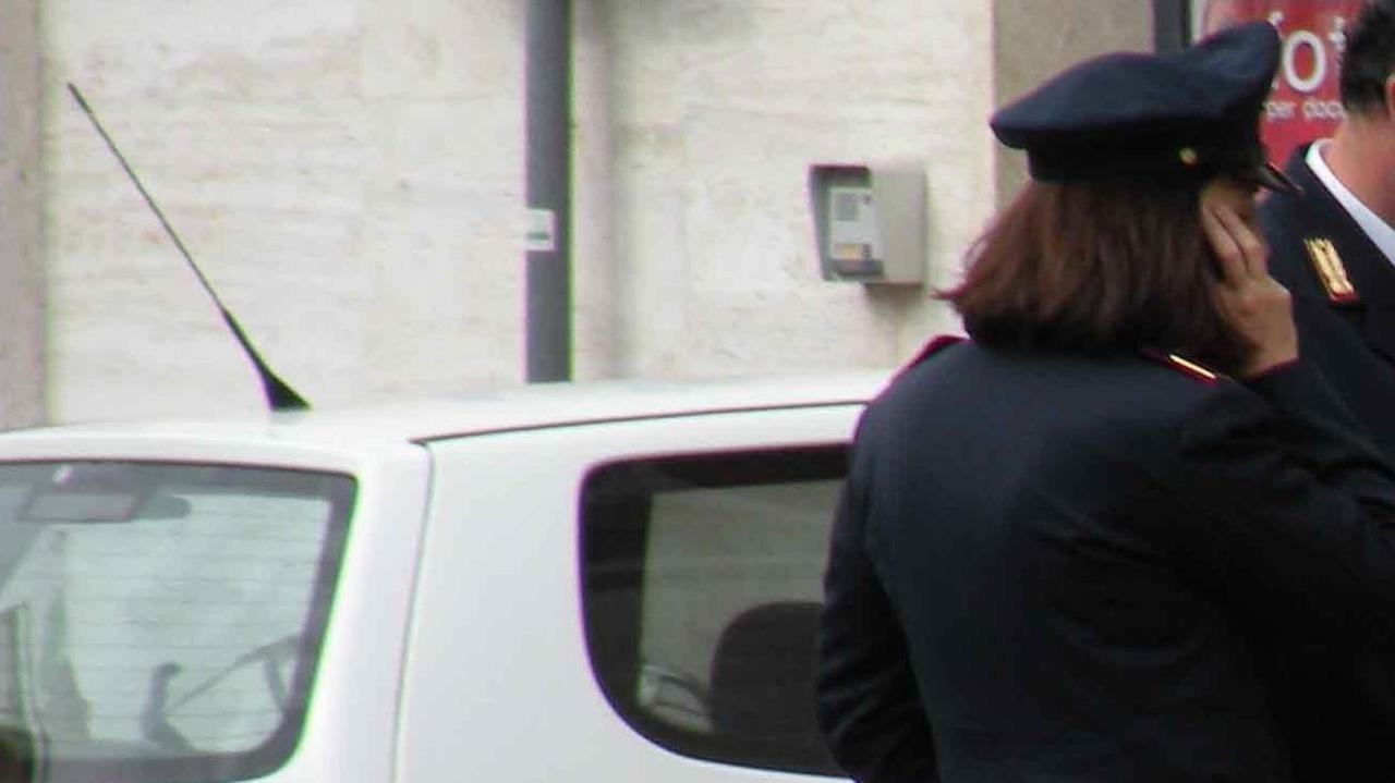 Una agente di polizia (foto archivio)
