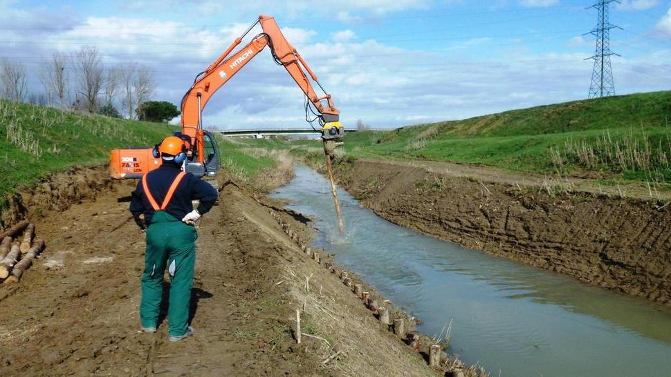 Gli alunni studiano i problemi dei corsi d’acqua