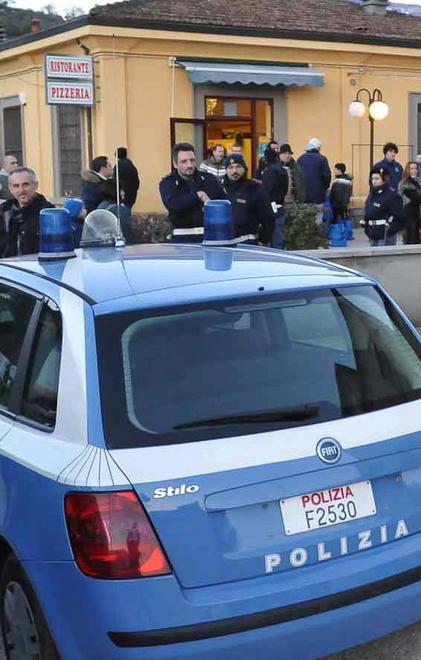 Botte in campo tra giocatori e parapiglia sugli spalti