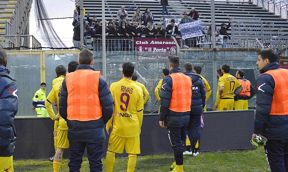 Faccia a faccia tra squadra e tifosi 