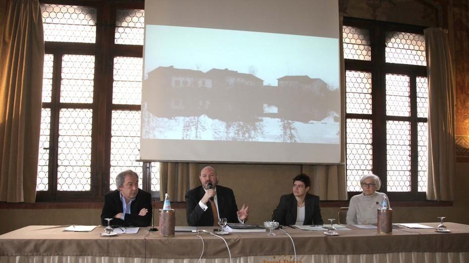 Il lavoro e la nostra memoria negli scatti di Renzo Vaiani