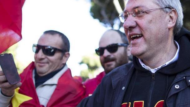 Maurizio Landini in politica, Reggio si divide