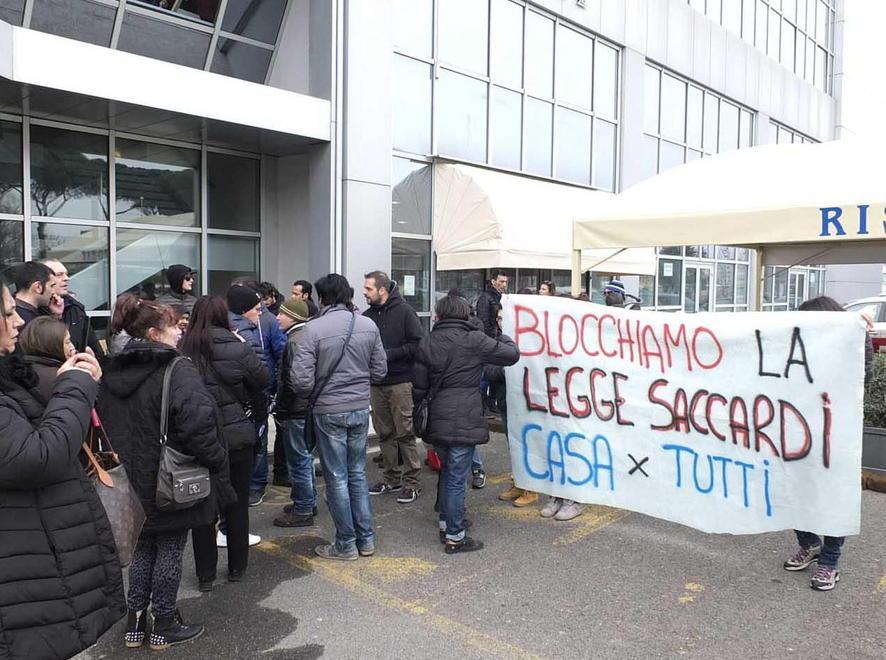 Saccardi contestata, ma lei non c’è 