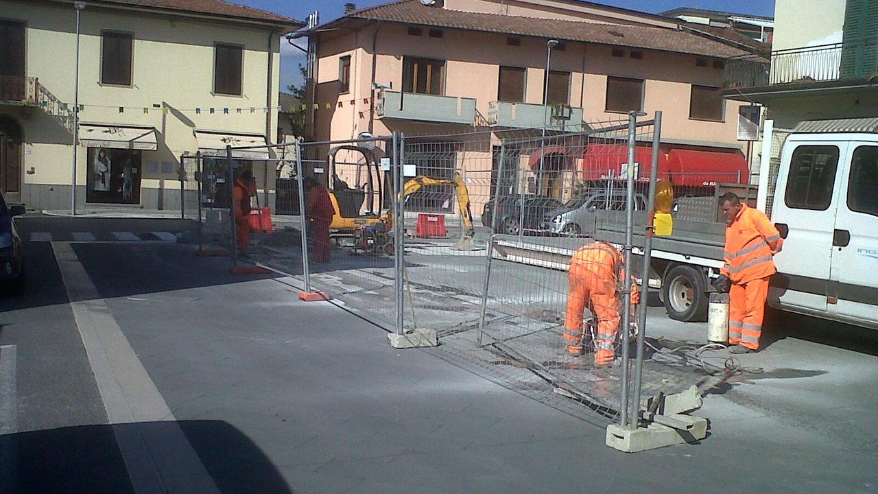 I lavori in piazza don Matteoni a Marlia