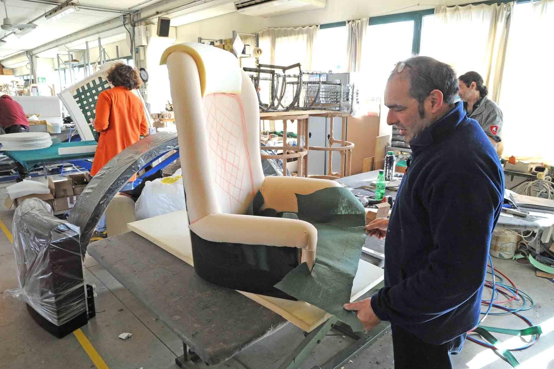 Scontro tra sindaci, Mazzanti difende i mobilieri di Quarrata