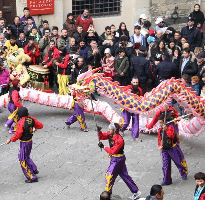 Capodanno cinese: in tanti per il selfie col Dragone