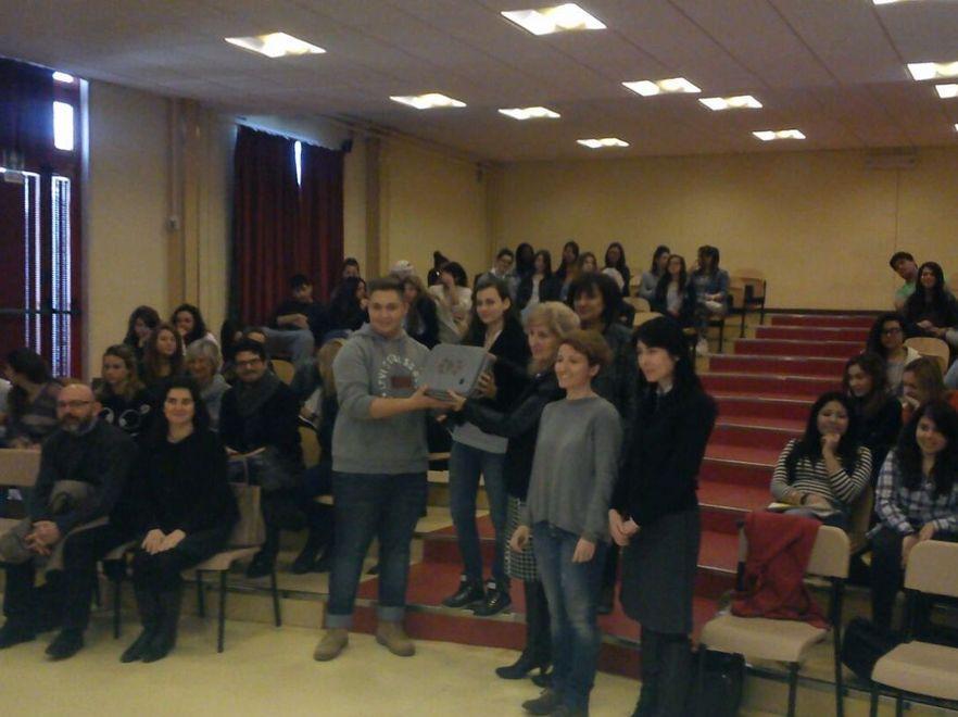 Un defibrillatore in dono al liceo Carducci 