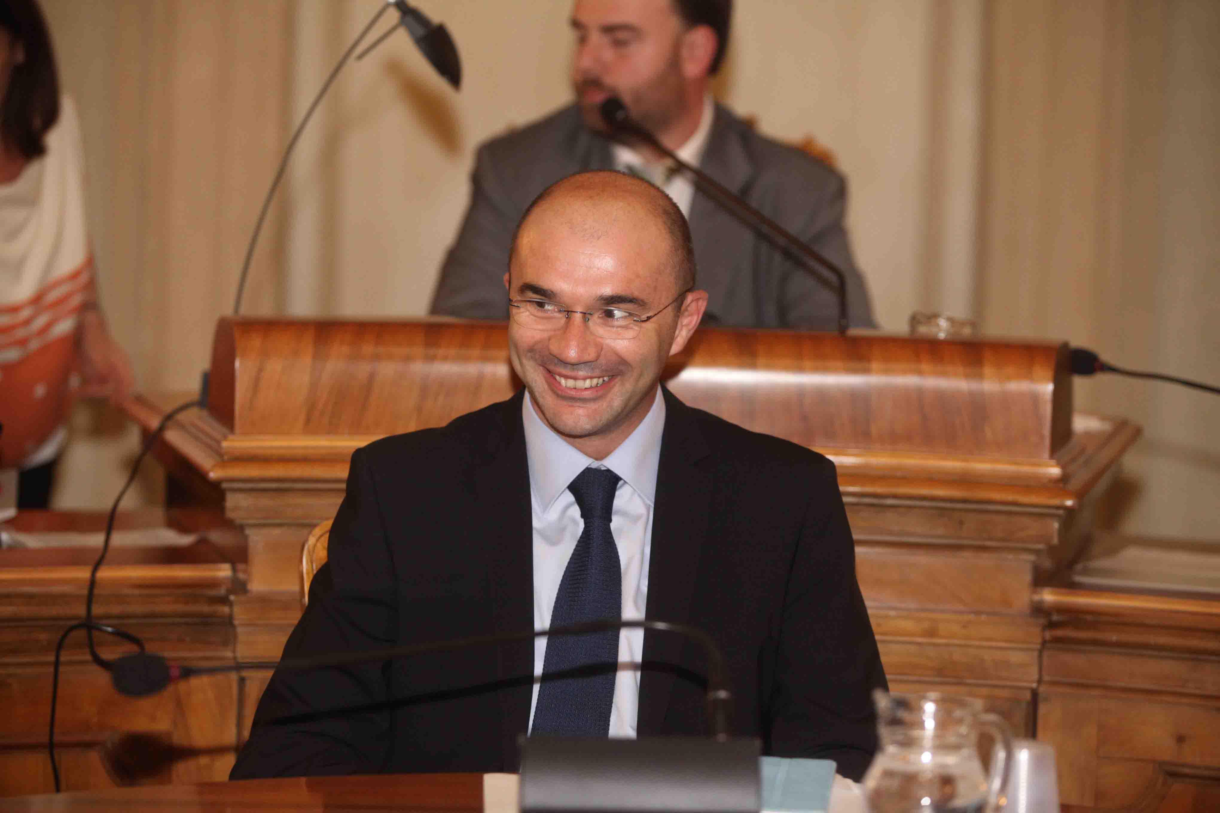 I gay incalzano Luca Vecchi 