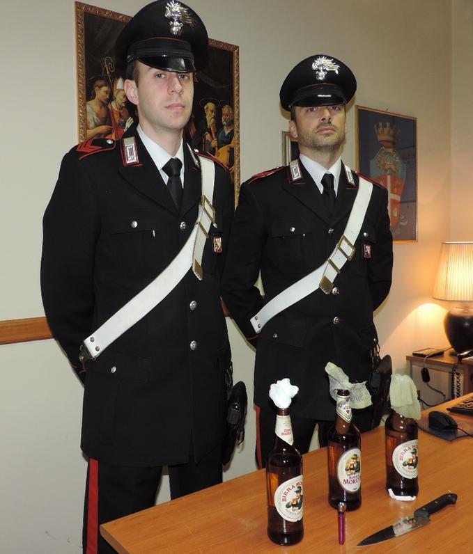 I carabinieri con le bombe molotov sequestrate