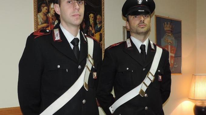I carabinieri con le bombe molotov sequestrate