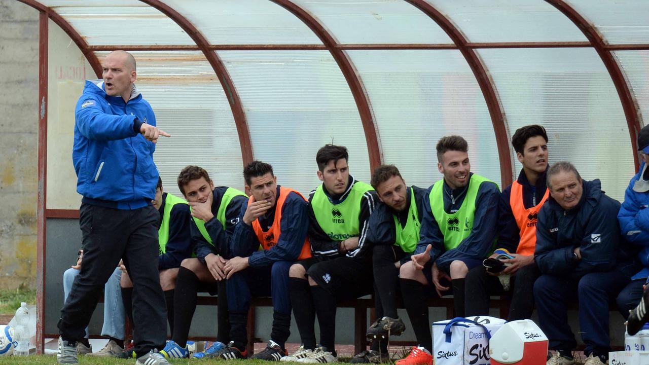 Mister Di Tonno sulla panchina del Piombino