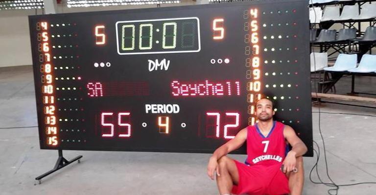 Andrew Rath gioca in Zimbabwe con la maglia delle Seychelles 