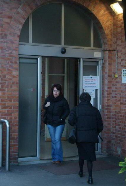 Vanno a ritirare i referti ma trovano l’ufficio chiuso