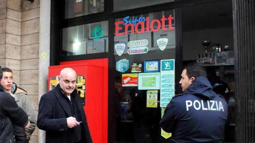 Furto in tabaccheria in pieno giorno