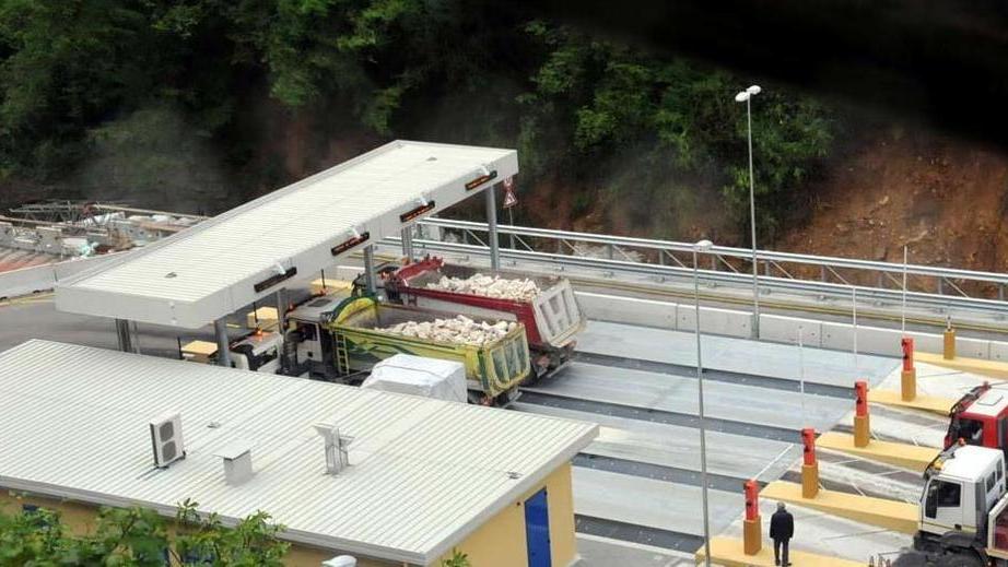 Camion dei sassi nel mirino della Procura