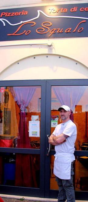 «La nostra pizzeria chiusa per rispetto alle donne» 