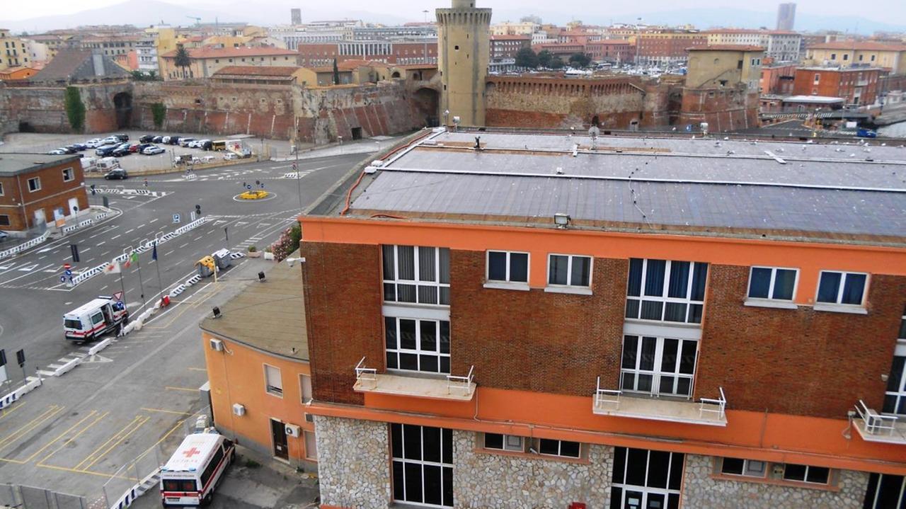 Il terminal crociere e, sullo sfondo, la Fortezza Vecchia