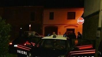 Malviventi in fuga si schiantano in auto