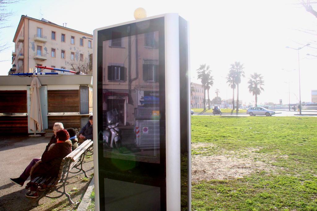 Il totem di piazza Mazzini non funziona (Marzi/Pentafoto)