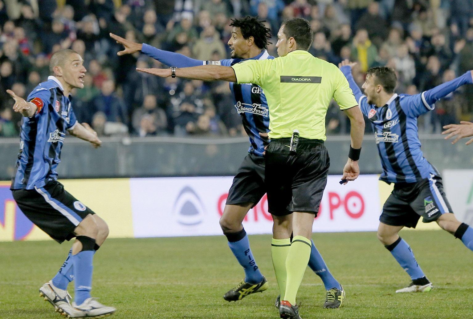 Proteste nerazzurre in Pisa-Ascoli (Muzzi)