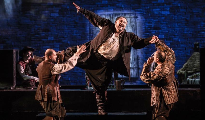 Falstaff "multimediale" al Valli 