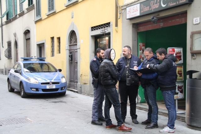 I controlli della poliziain via Pier Cironi